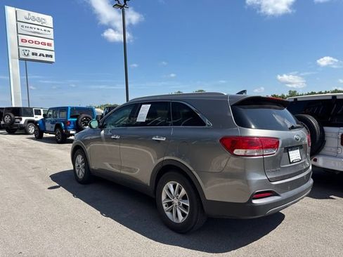 Used 2017 Kia Sorento AWD w/ LX Convenience Package image 5