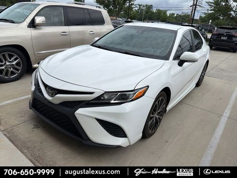 Used 2018 Toyota Camry SE w/ Convenience Package FWD image 1