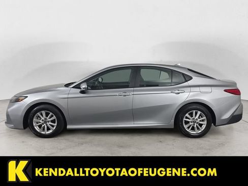Used 2025 Toyota Camry LE FWD image 8