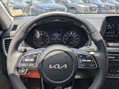 Used 2022 Kia Seltos S FWD image 22