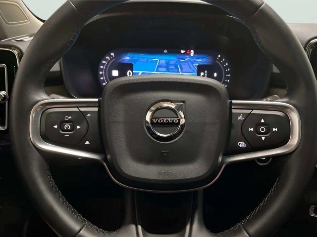 Used 2025 Volvo XC40 B5 Plus AWD/4WD image 36