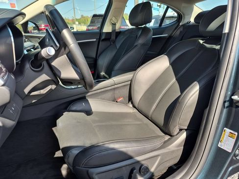 Used 2025 Genesis G70 2.5T RWD image 25