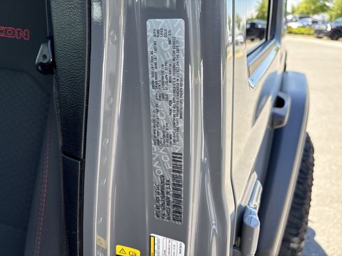Used 2021 Jeep Wrangler Unlimited Rubicon AWD/4WD image 35