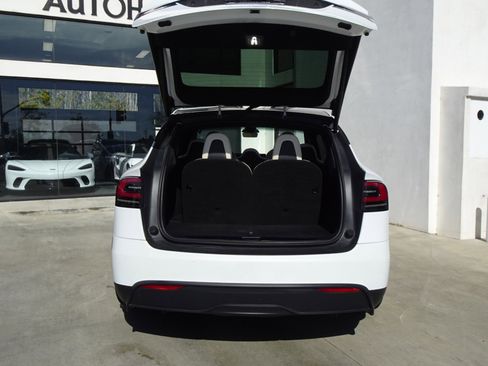 Used 2023 Tesla Model X image 8
