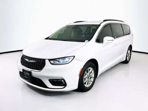 Used 2022 Chrysler Pacifica Touring-L FWD image 3