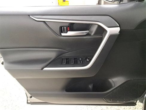 Used 2021 Toyota RAV4 XLE Premium image 22