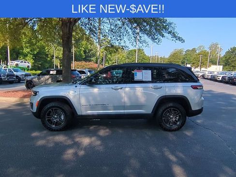 Used 2025 Jeep Grand Cherokee Trailhawk w/ Advanced Protech Group II AWD/4WD image 2