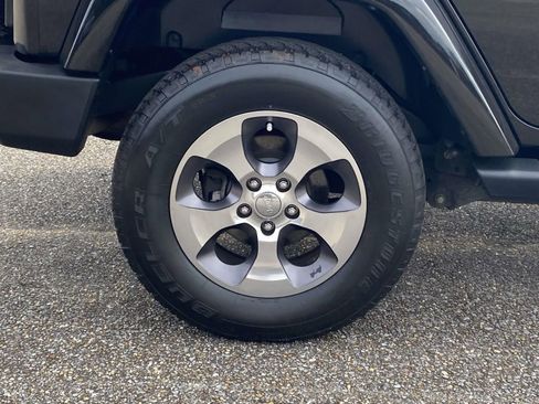 Used 2016 Jeep Wrangler Unlimited Sahara w/ Connectivity Group image 9