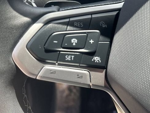 Certified 2024 Volkswagen Atlas Cross Sport SE image 22