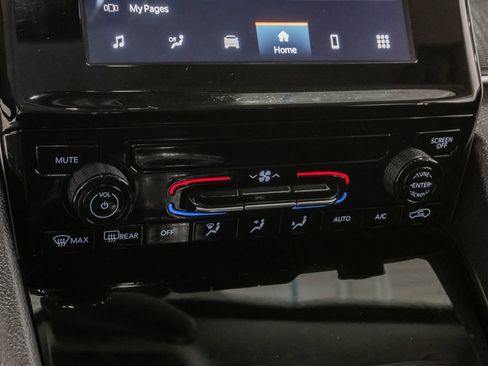 Used 2024 Jeep Grand Cherokee Laredo image 20