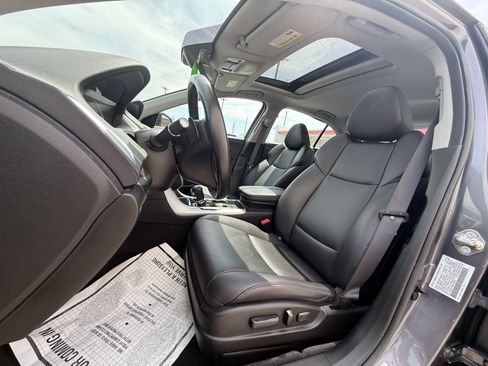Used 2019 Acura TLX FWD image 4