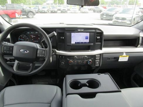 New 2025 Ford F250 XL w/ FX4 Off-Road Package image 21