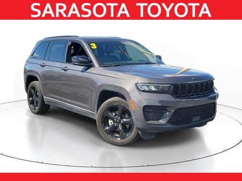 Used 2023 Jeep Grand Cherokee Altitude image 1