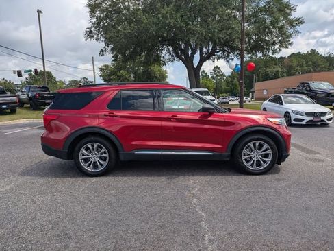 Used 2023 Ford Explorer XLT w/ Equipment Group 202A RWD image 4