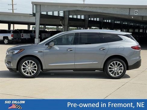 Used 2021 Buick Enclave Premium w/ Sun and Sites Package AWD/4WD image 9