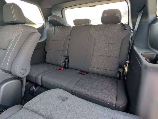 New 2027 Chevrolet Traverse LT w/ Driver Confidence Package FWD image 8