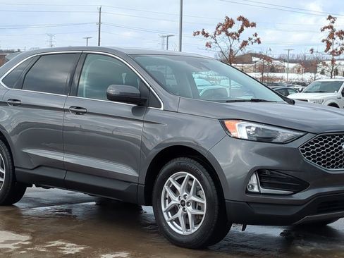 Used 2023 Ford Edge SEL w/ Convenience Package image 9