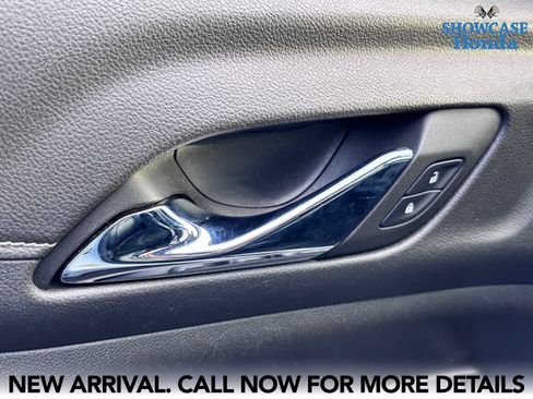 Used 2023 GMC Acadia SLT FWD image 8