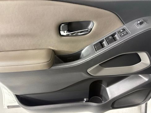 Used 2023 Nissan Frontier SV w/ Technology Package image 19