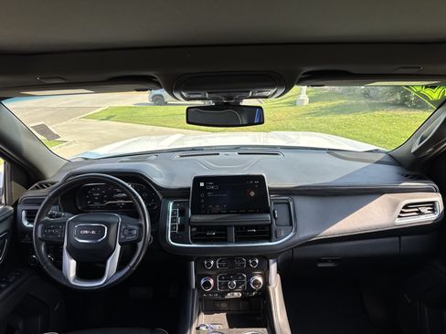 Used 2022 GMC Yukon XL SLT w/ SLT Luxury Package AWD/4WD image 18