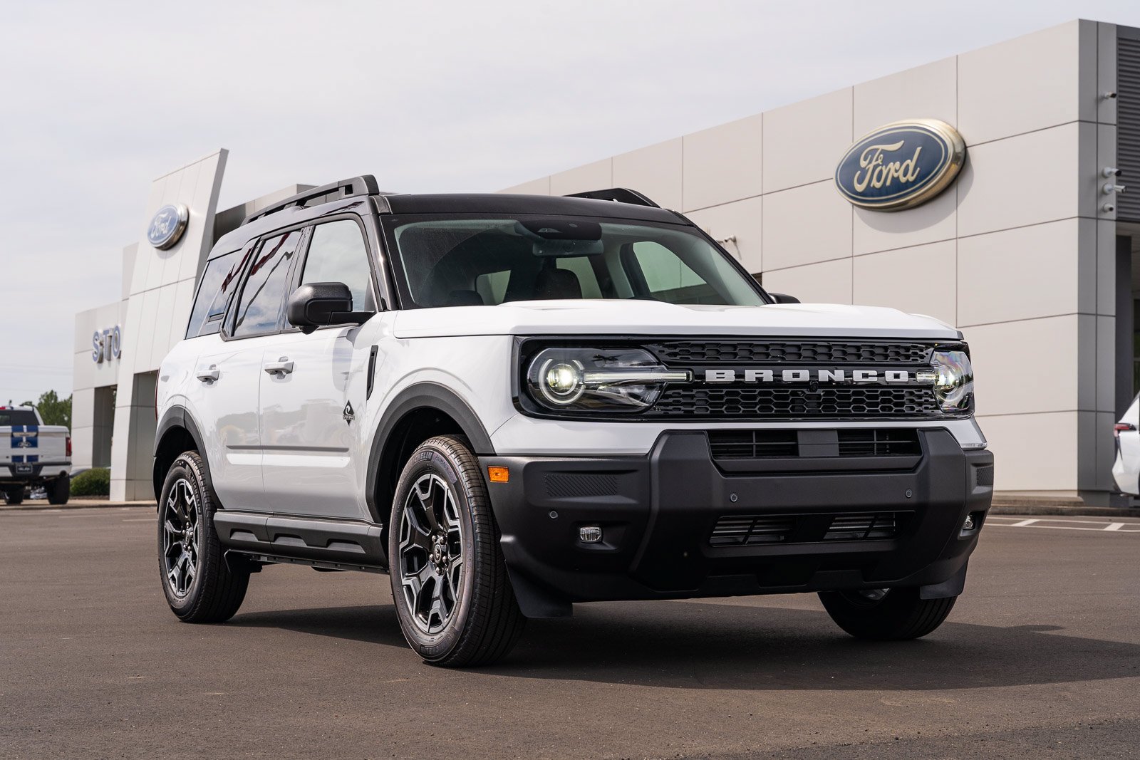 New 2026 Ford Bronco Sport Outer Banks w/ Outer Banks Tech Package+ AWD/4WD image 1