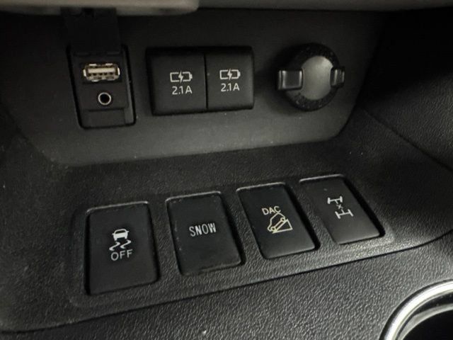 Used 2018 Toyota Highlander XLE AWD/4WD image 19