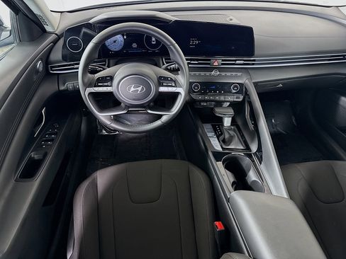 Used 2025 Hyundai Elantra SEL image 17