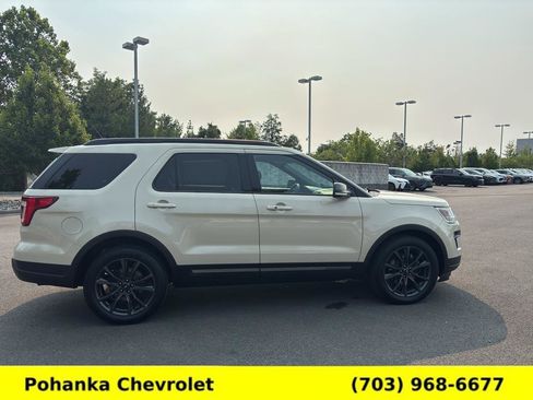 Used 2018 Ford Explorer XLT w/ Equipment Group 202A AWD/4WD image 8