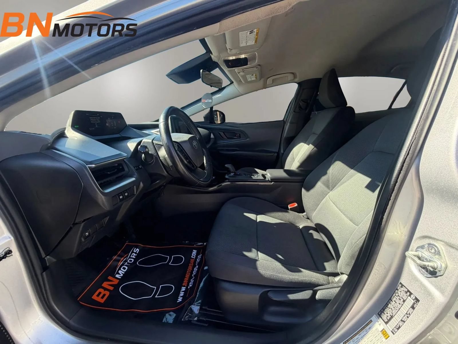 Used 2023 Toyota Prius LE FWD image 11