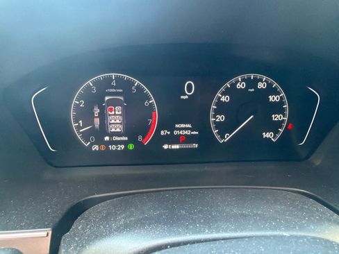 Used 2025 Honda Pilot Touring image 2