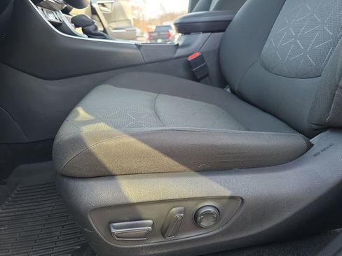 Used 2021 Toyota RAV4 XLE image 30