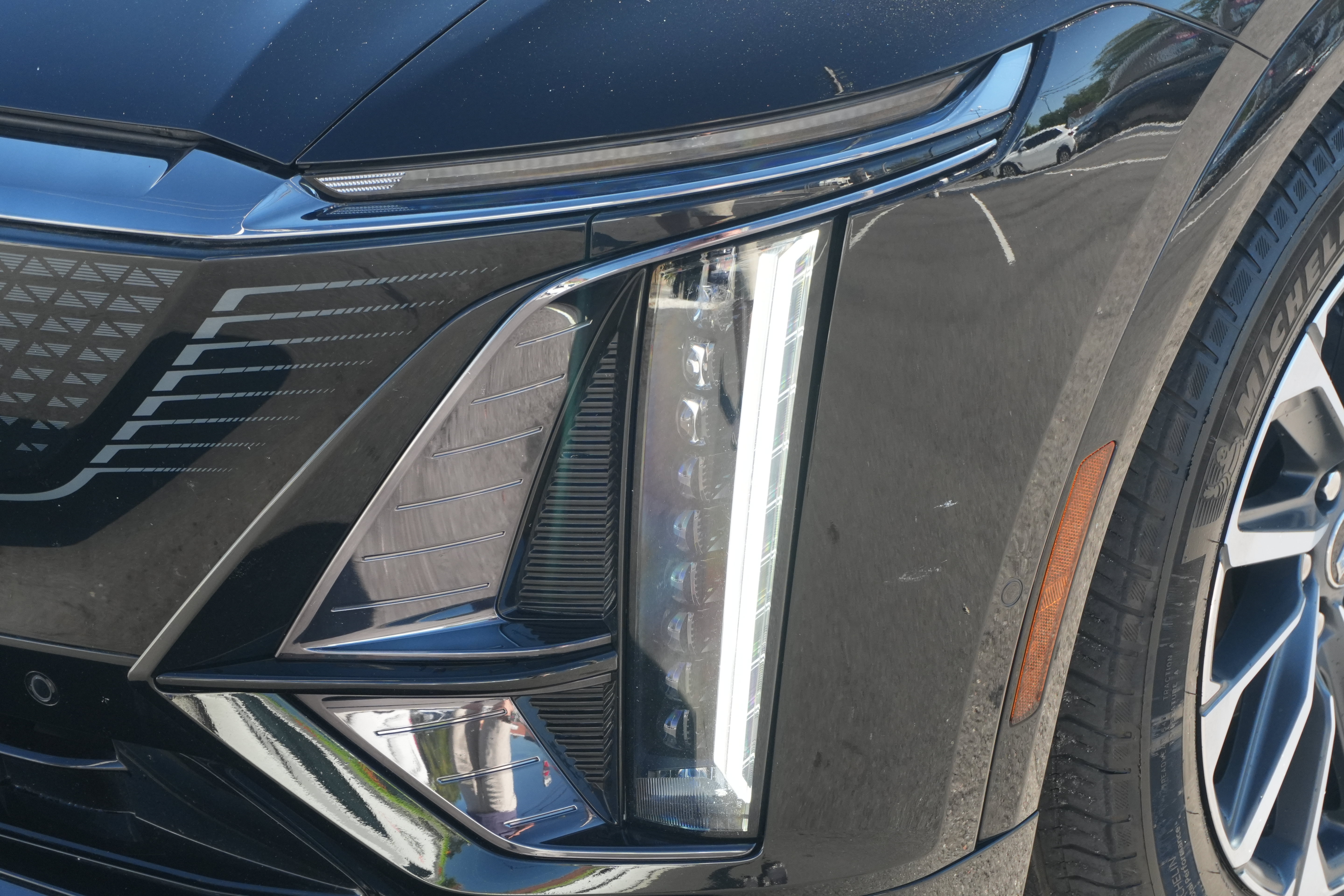 Used 2024 Cadillac Lyriq Sport AWD/4WD image 16