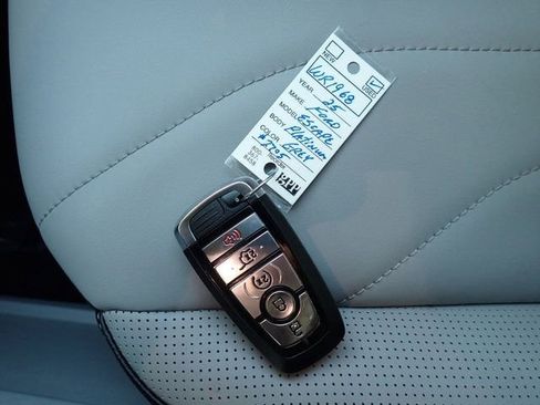 Certified 2025 Ford Escape Platinum w/ Premium Technology Package image 30