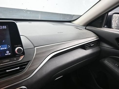 Used 2025 Nissan Altima 2.5 SV FWD image 18