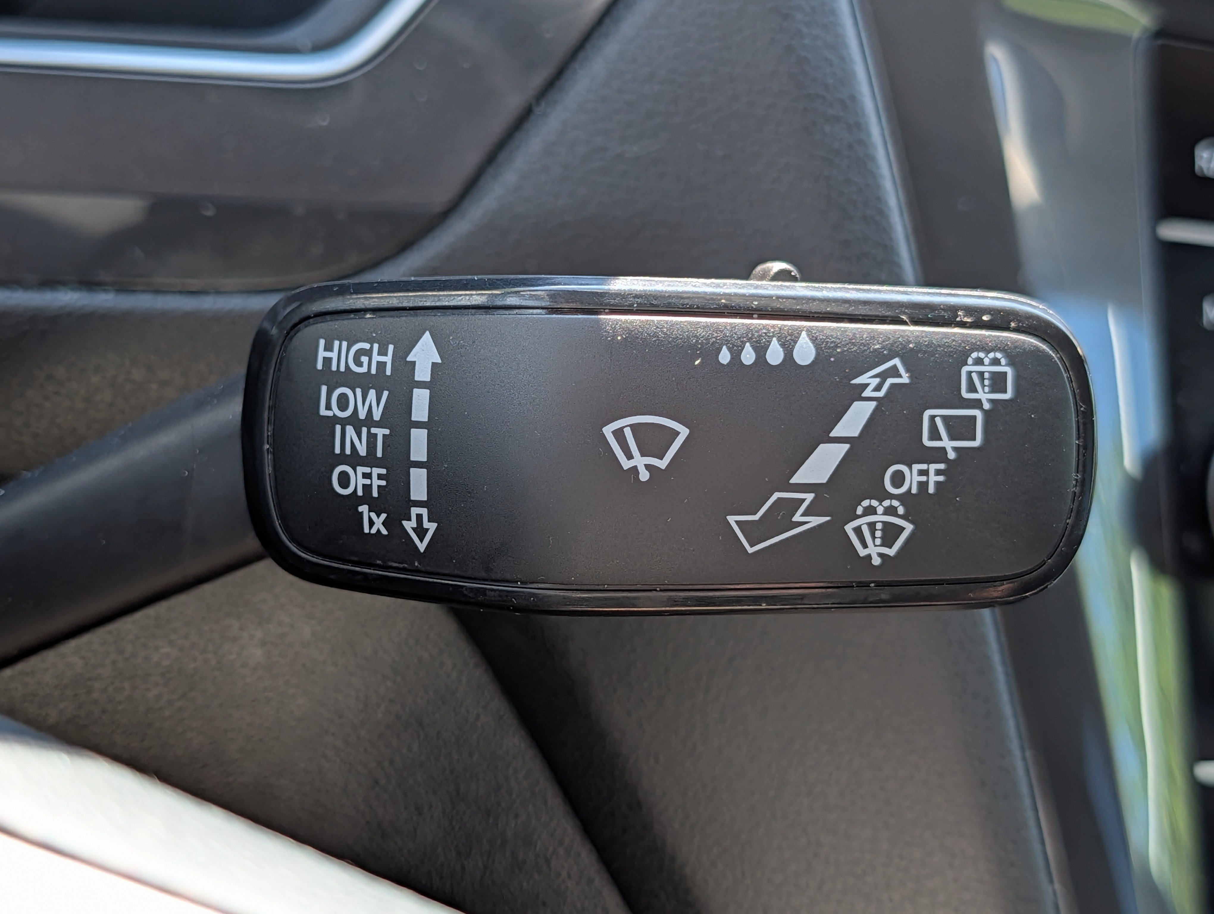 Certified 2024 Volkswagen Tiguan SE AWD/4WD image 32