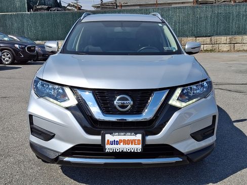 Used 2018 Nissan Rogue SV image 2