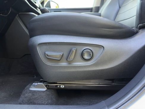 Used 2021 Toyota Highlander XLE AWD/4WD image 21