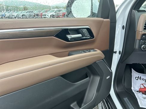 New 2026 Chevrolet Suburban High Country w/ Sun And Tow Package AWD/4WD image 19