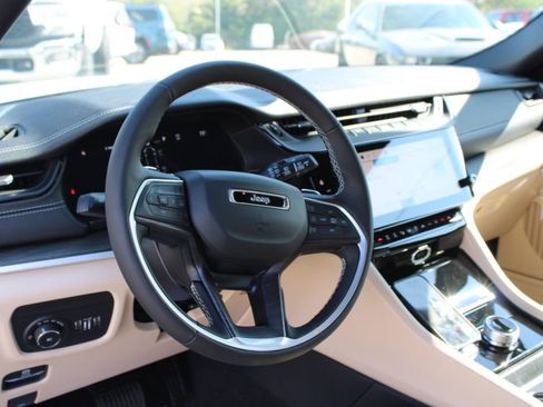 New 2026 Jeep Grand Cherokee L Limited w/ Limited Altitude Package AWD/4WD image 33