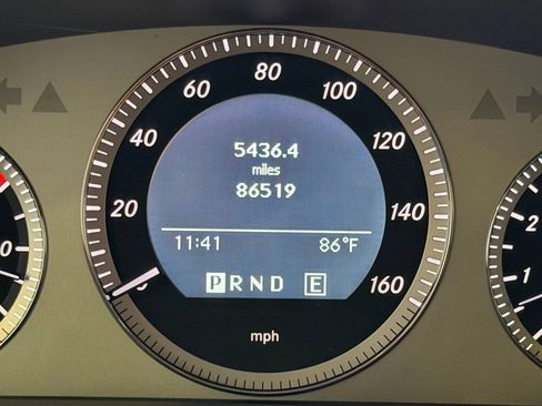 Used 2011 Mercedes-Benz GLK 350 4MATIC image 22