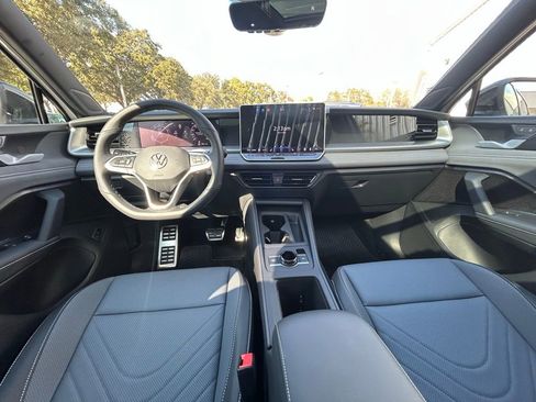 New 2026 Volkswagen Tiguan SE R-Line AWD/4WD image 9