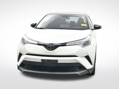 Used 2019 Toyota C-HR XLE image 2