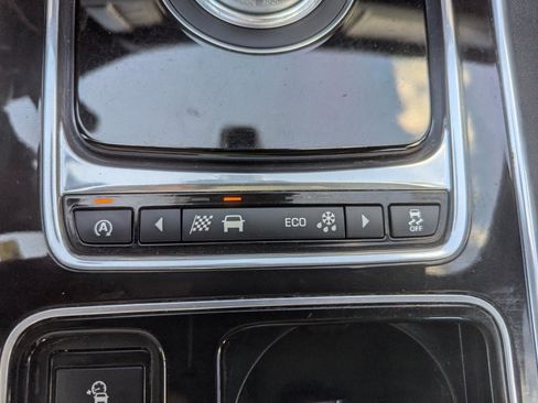 Used 2016 Jaguar XF R-Sport image 28