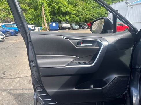 Used 2025 Toyota RAV4 XLE AWD/4WD image 13