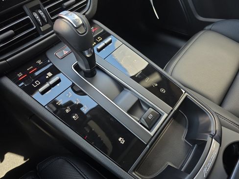 New 2026 Porsche Macan AWD/4WD image 16
