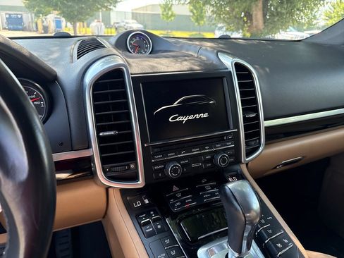 Used 2016 Porsche Cayenne AWD/4WD image 18