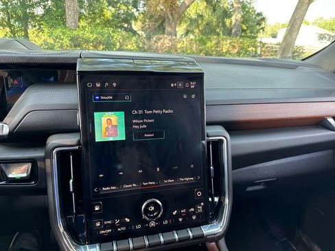 Used 2025 GMC Yukon Denali AWD/4WD image 47