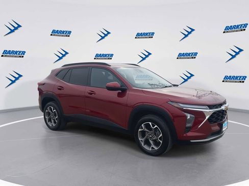 Used 2024 Chevrolet Trax LT w/ Driver Confidence Package image 2