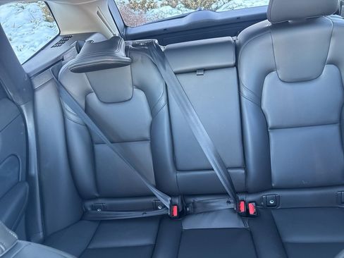 Certified 2025 Volvo XC60 B5 Core image 34