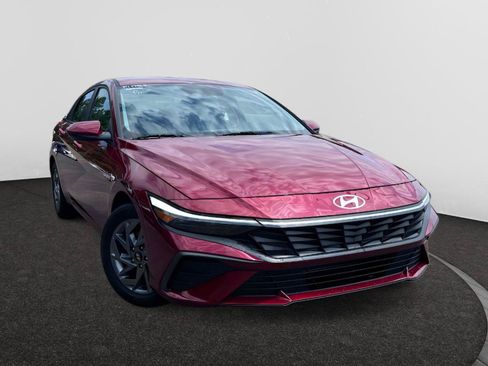 Used 2024 Hyundai Elantra SEL FWD image 1